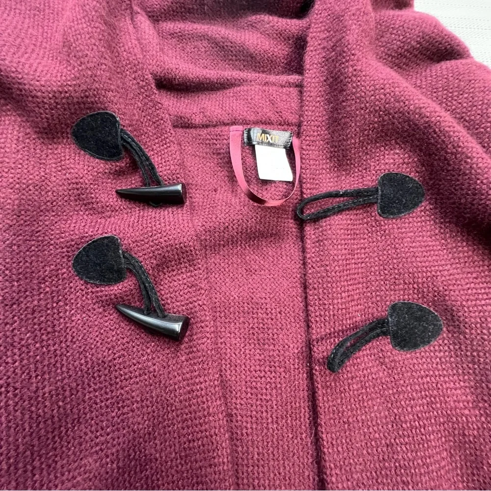 Mix it Women's Burgundy Chunky Knit 2 Claw Button Front Fringe Poncho - One Size - Picture 3 of 7